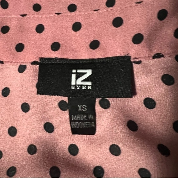 Iz Byer Women Size XS Polka Dot Pink & Black Blouse - Picture 4 of 5